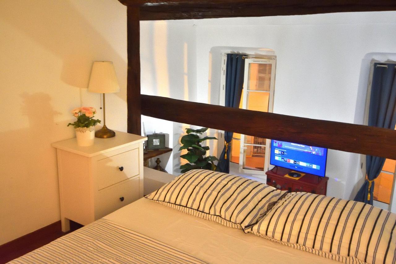 Apartment 33 On The Old Historic Senate Square Nizza Kültér fotó