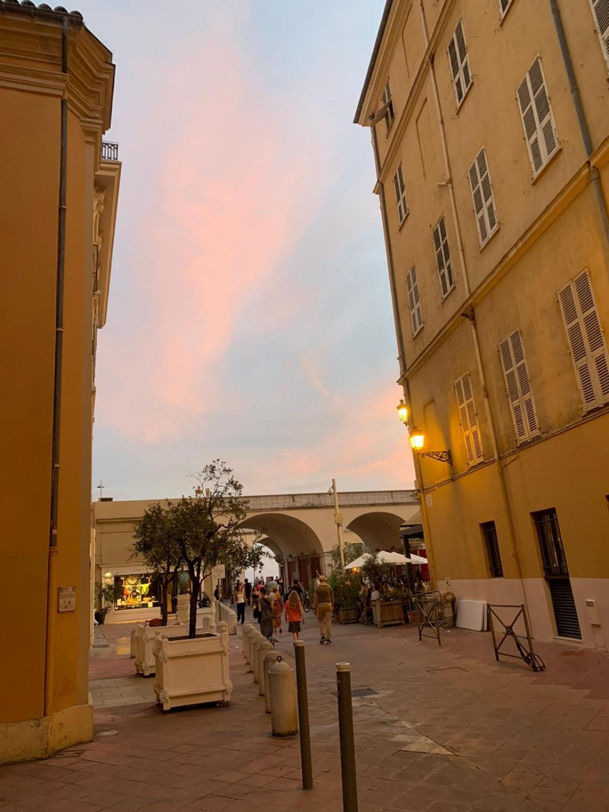 Apartment 33 On The Old Historic Senate Square Nizza Kültér fotó